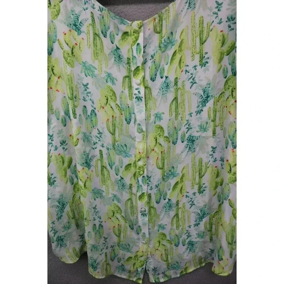 Torrid Silky Short Sleeve Blouse-Size 3X-Cactus-Back Buttons-Chiffon - Picture 9 of 9